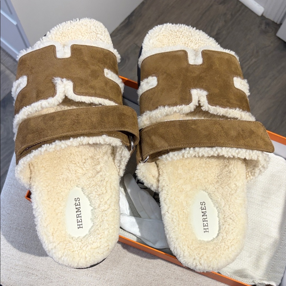 Brand new hermes men chypre sandal
Size 43 fits US 10
Color: naturel/ecru